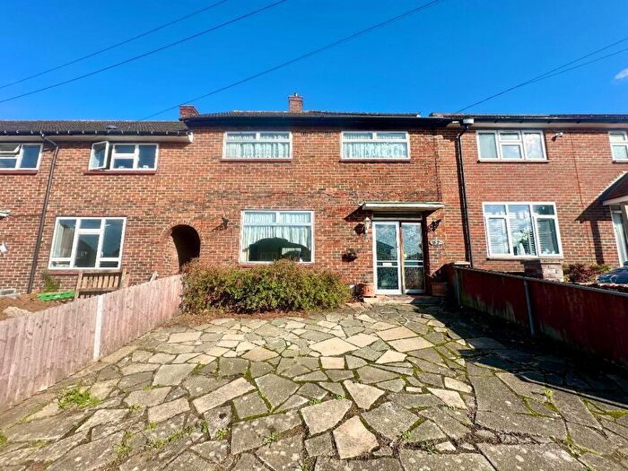 3 Bedroom Terraced House For Sale In Whitchurch Road, Romford, RM3