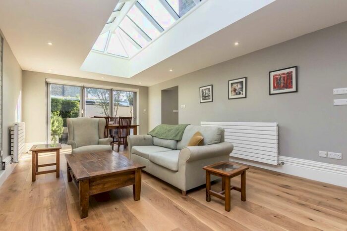 2 Bedroom Flat To Rent In Langside Avenue, London, SW15