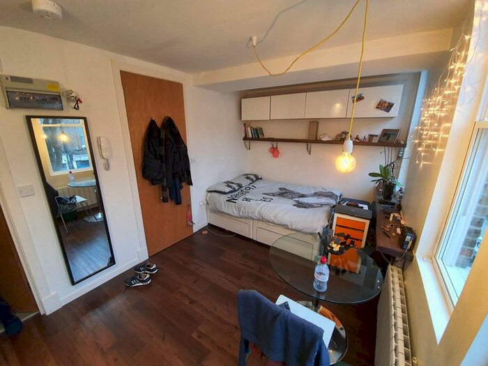 Studio To Rent In Hemstal Road, West Hampstead NW6