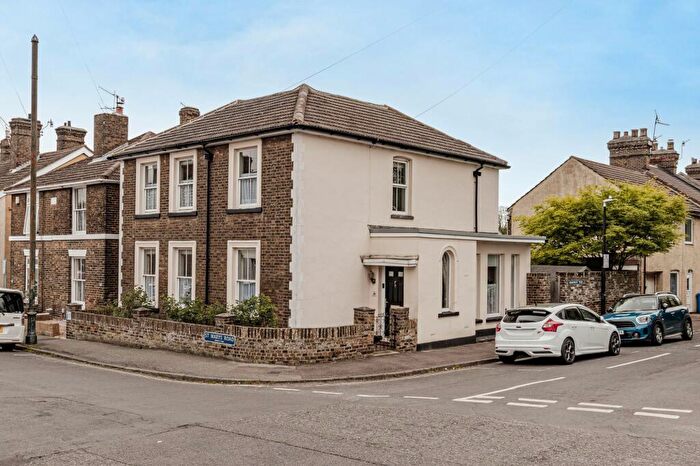 3 Bedroom Detached House For Sale In St. Marys Road, Faversham, ME13