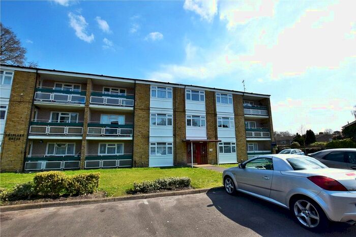 2 Bedroom Flat To Rent In Shiplake House, Segsbury Grove, Bracknell, Berkshire, RG12