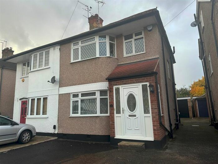 3 Bedroom Semi-Detached House To Rent In Tudor Walk, Watford, WD24