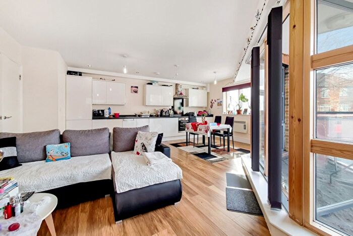 2 Bedroom Flat To Rent In Chingford Mount Road, London, E4