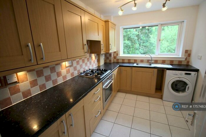 2 Bedroom Flat To Rent In Holly Grove, Bellshill, ML4