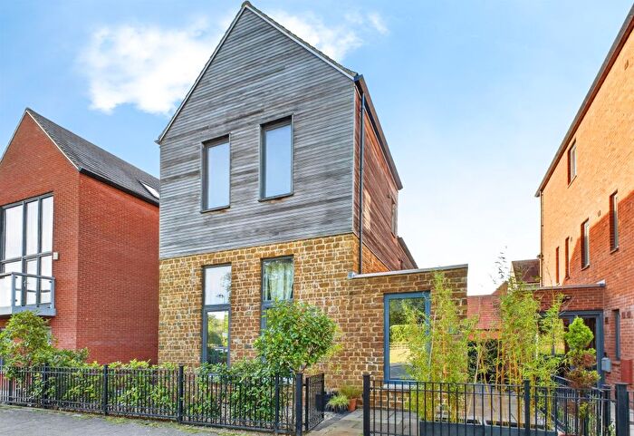 4 Bedroom Detached House For Sale In West Street, Upton, Northampton, NN5