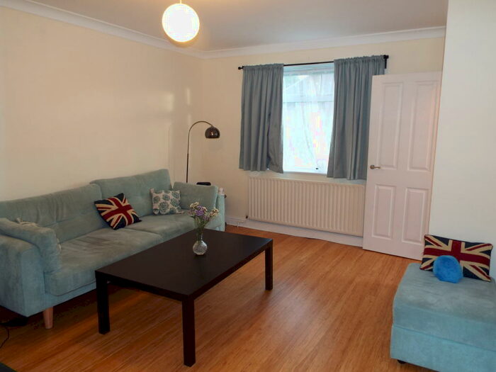 2 Bedroom End Of Terrace House To Rent In Felstead Road, Nottingham, NG8