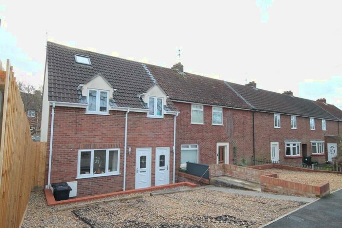 2 Bedroom Flat To Rent In Valley Road, Mangotsfield, Bristol, BS16