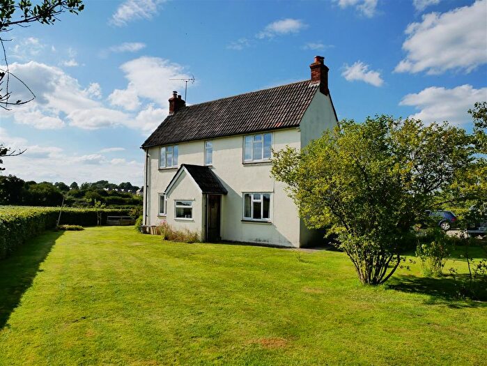 4 Bedroom Detached House For Sale In Stockley Lane, Calne, SN11