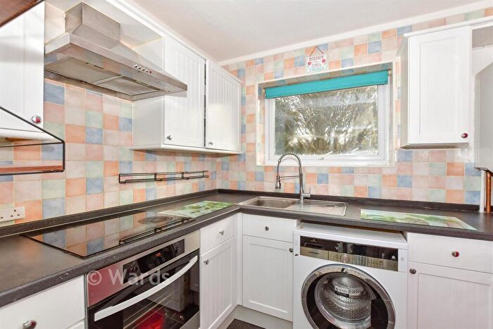 2 Bedroom Flat For Sale In School Lane, Maidstone, Kent, ME15