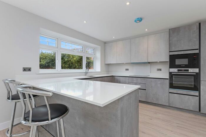 2 Bedroom Flat To Rent In Shoppenhangers Road, Maidenhead, SL6