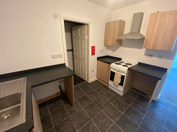Flat To Rent In , - Park Road, Oldham, Lancashire, OL8