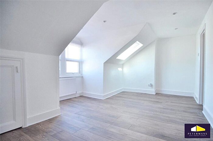 Apartment To Rent In Coldharbour Lane, London, SE5