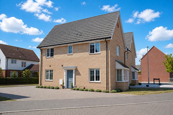 3 Bedroom Semi Detached House For Sale In Dandelion Crescent, Red Lodge, IP28