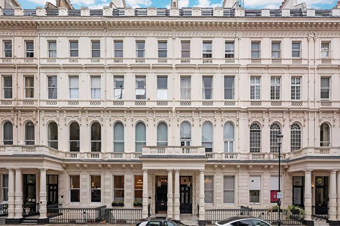3 Bedroom Flat For Sale In Lancaster Gate, Bayswater, London, W2
