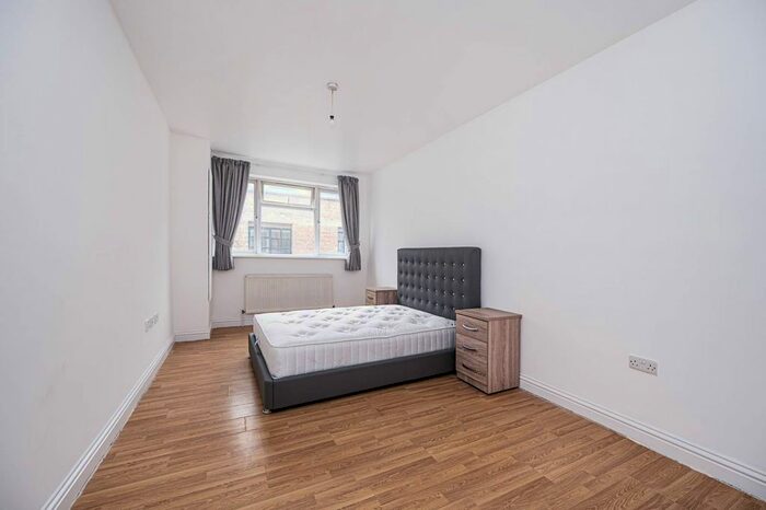 2 Bedroom Flat To Rent In Bethnal Green Road, Bethnal Green, London, E2