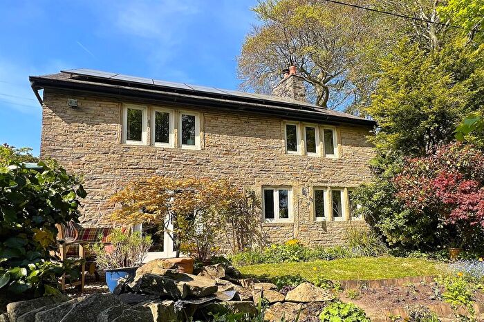 3 Bedroom Detached House For Sale In Eaves Knoll, New Mills, High Peak, SK22