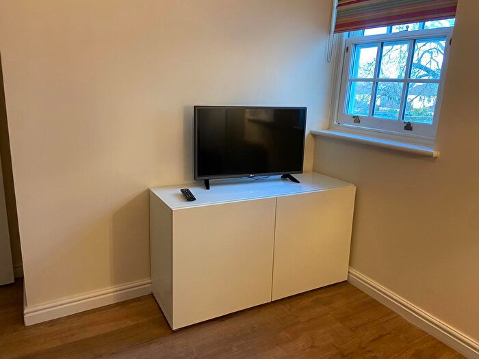 1 Bedroom Flat To Rent In Gawton Crescent, Netherne On The Hill, CR5