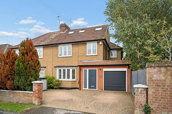 4 Bedroom Semi-Detached House For Sale In Oak Tree Avenue, Marlow, SL7