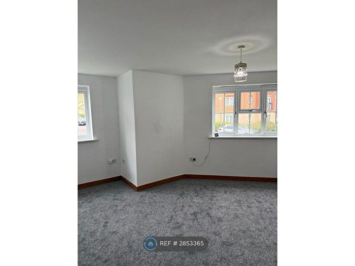 2 Bedroom Flat To Rent In Kendal, Purfleet, RM19