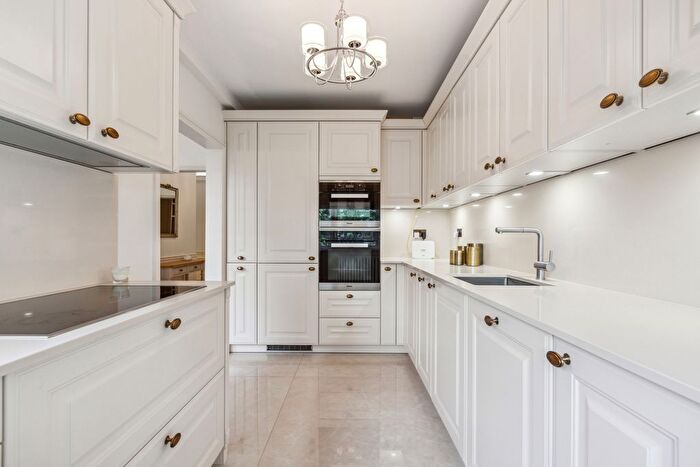 3 Bedroom Flat To Rent In Castleacre, Hyde Park Crescent, W2