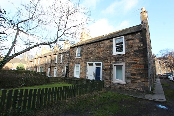 1 Bedroom Maisonette To Rent In Shaw's Street, Edinburgh, EH7