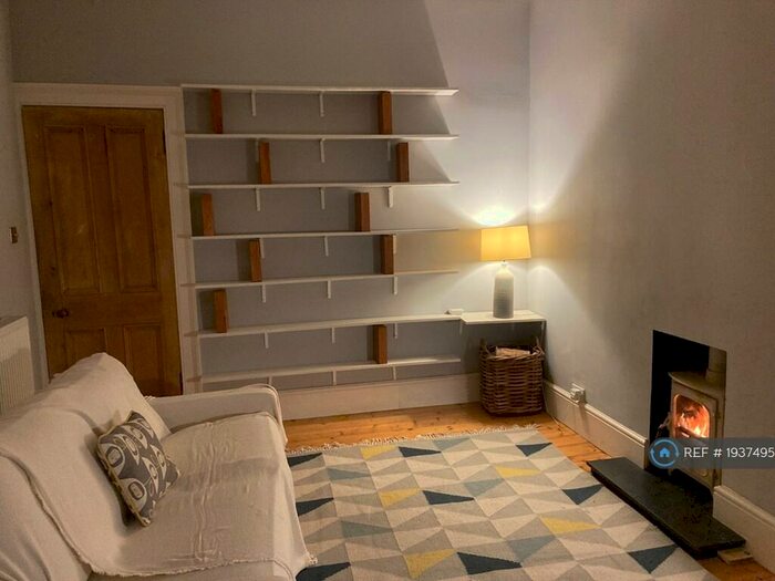 2 Bedroom Flat To Rent In Lawrie Street, Glasgow, G11