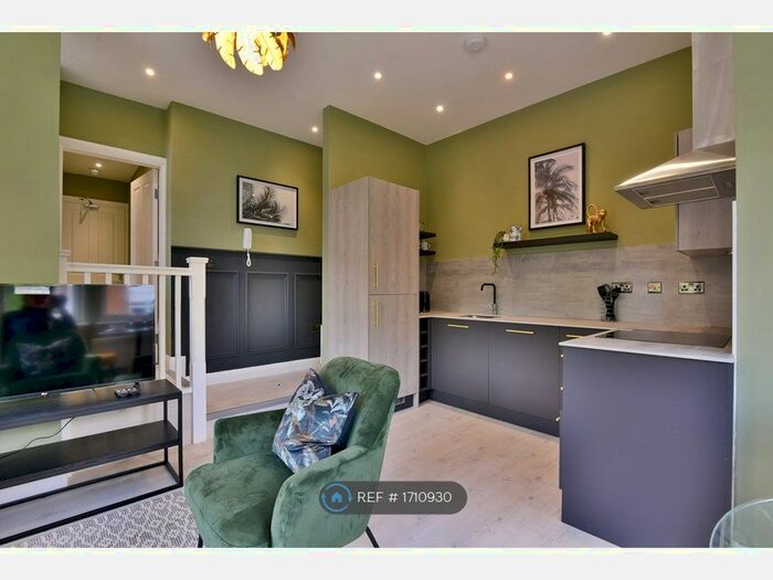 2 Bedroom Flat To Rent In Davenport Park Road, Stockport, SK2