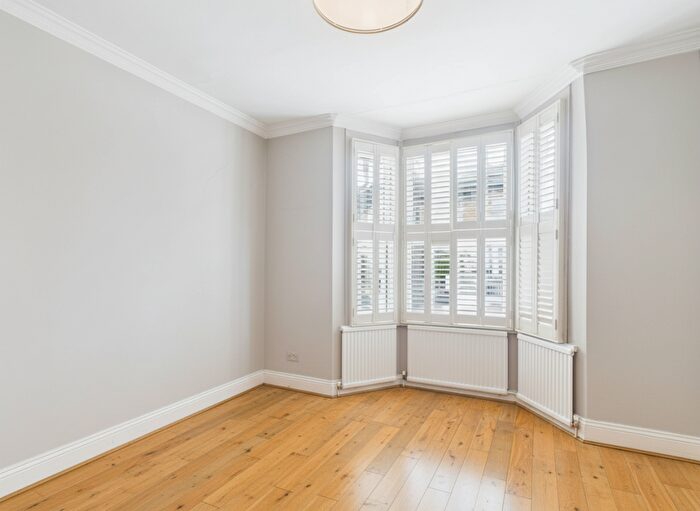 1 Bedroom Flat To Rent In Balham Grove, London, SW12