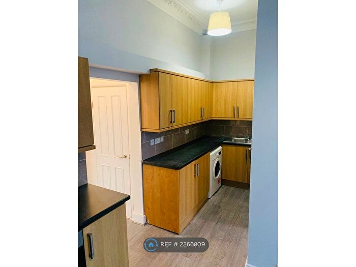 2 Bedroom Flat To Rent In High Street, London, SE25