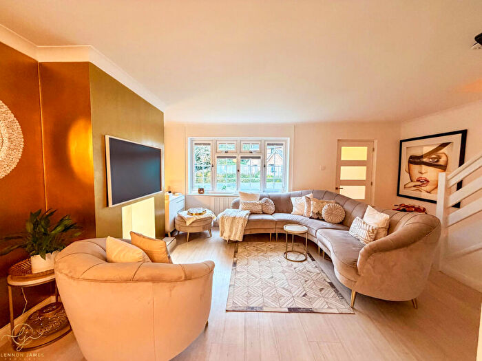 3 Bedroom Terraced House For Sale In Meadow Close, St Ives, PE27