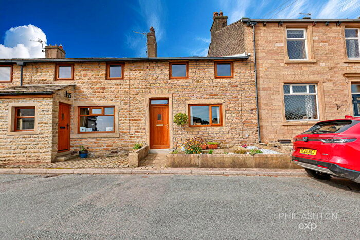 2 Bedroom Cottage For Sale In Wheatley Lane Road, Fence, Burnley, BB12