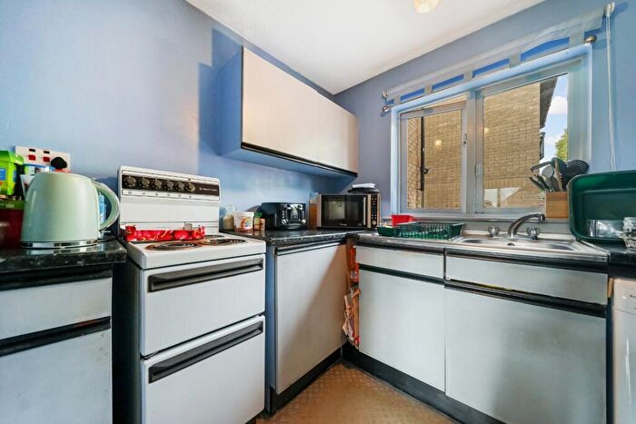 2 Bedroom Flat For Sale In Greenlaw Crescent, Paisley, Renfrewshire, PA1
