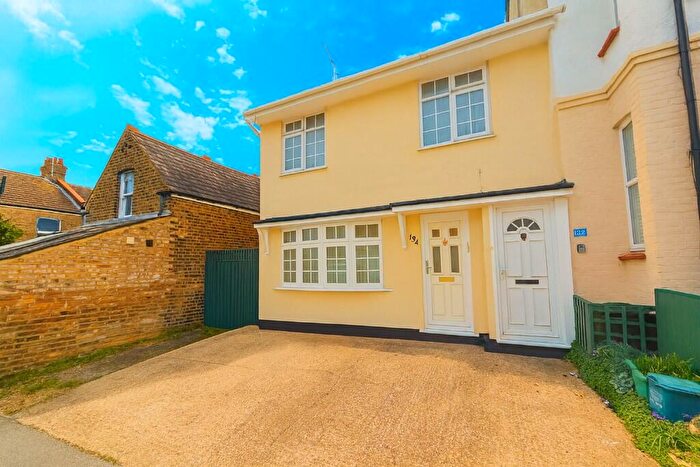 2 Bedroom Flat To Rent In Ronald Park Avenue, Westcliff-On-Sea, Essex, SS0