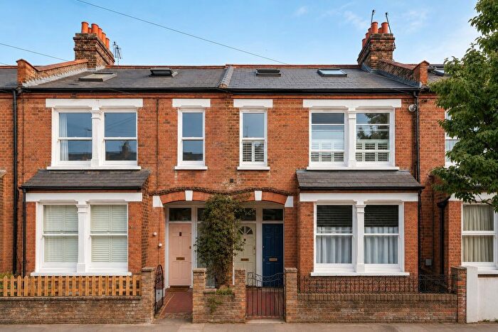 3 Bedroom Maisonette For Sale In Balvernie Grove, London, SW18