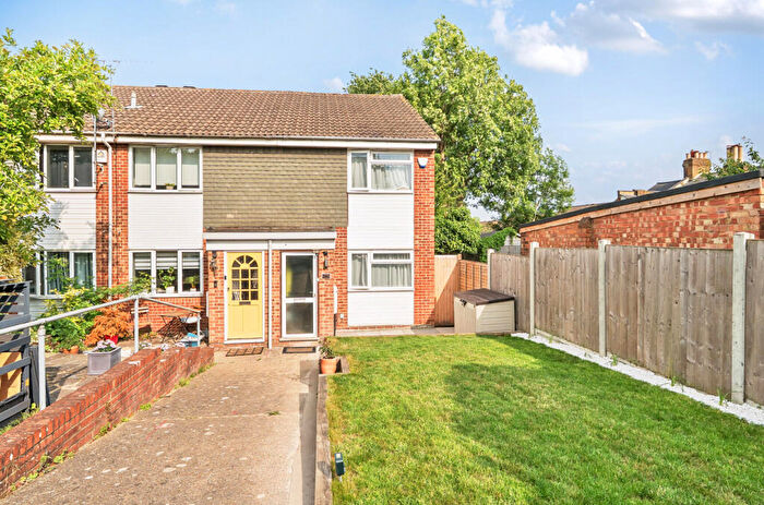 2 Bedroom End Of Terrace House For Sale In Scoter Close, Woodford Green, IG8