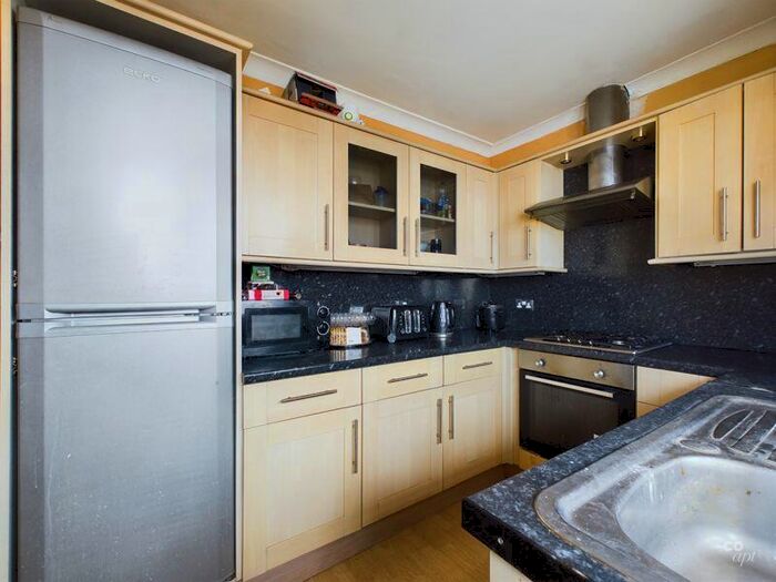 3 Bedroom Maisonette To Rent In Belle Vue Gardens, Brighton, BN2
