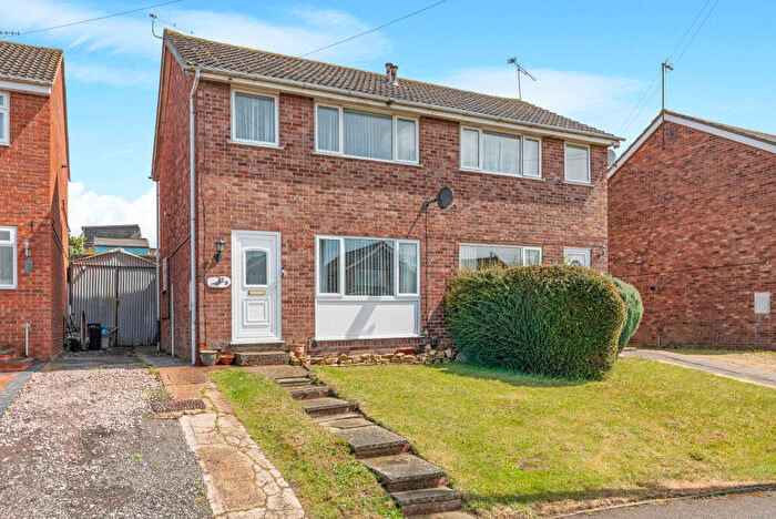 3 Bedroom Semi-Detached House For Sale In Bishops Drive, Kettering, North Northamptonshire, NN15