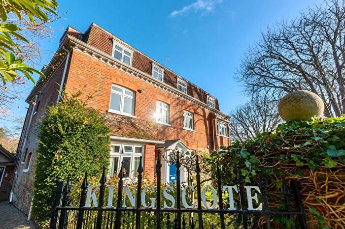 2 Bedroom Flat To Rent In Tree Lane, Plaxtol Oqa, TN15