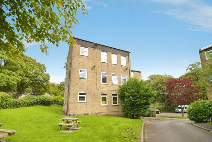 2 Bedroom Flat For Sale In Park Road, Buxton, Derbyshire, SK17