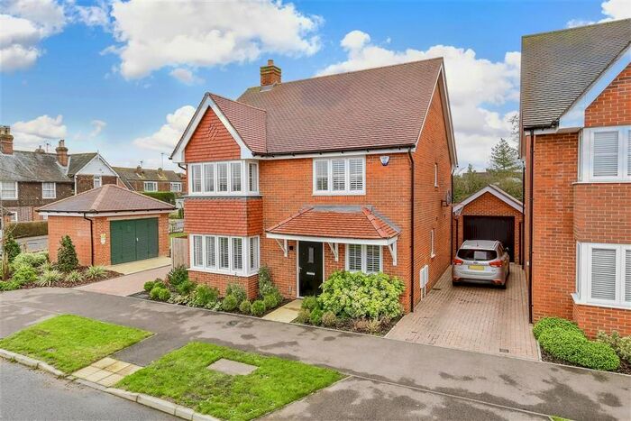 4 Bedroom Detached House For Sale In Reeves Road, Headcorn, Kent, TN27