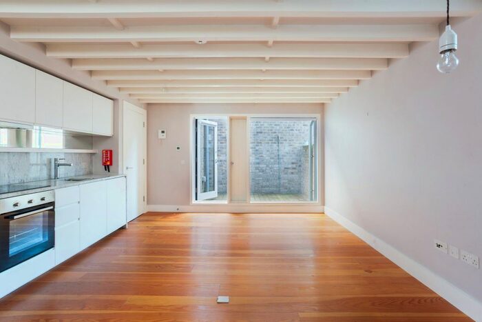 1 Bedroom Flat To Rent In Foundry Mews, London, SW13