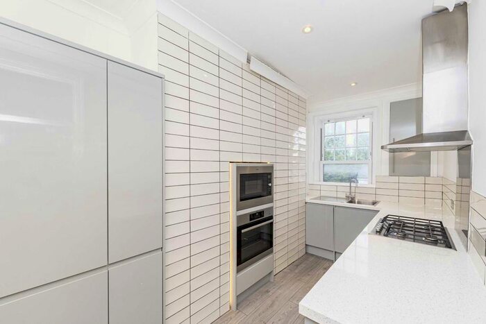 2 Bedroom Flat To Rent In The Boulevard, London, SW17