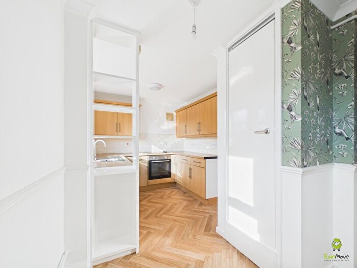 1 Bedroom Apartment For Sale In Compton Place, Erith, Kent, DA8