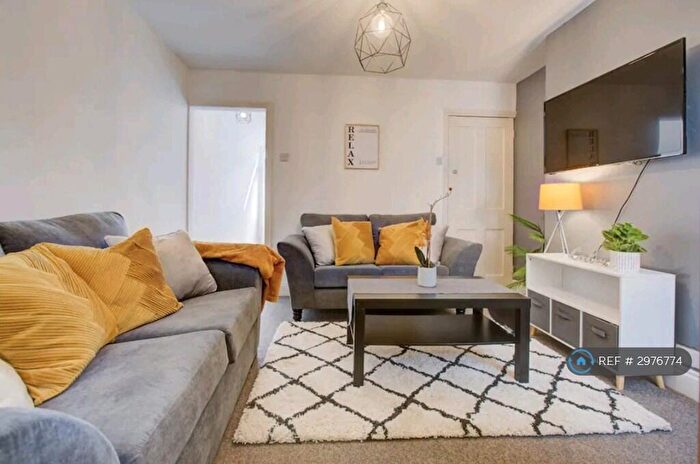 3 Bedroom Terraced House To Rent In York Road, Reading, RG1