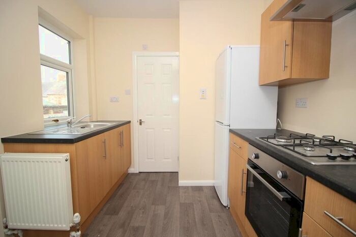 2 Bedroom Flat To Rent In Wingrove Gardens, Fenham, Newcastle Upon Tyne NE4