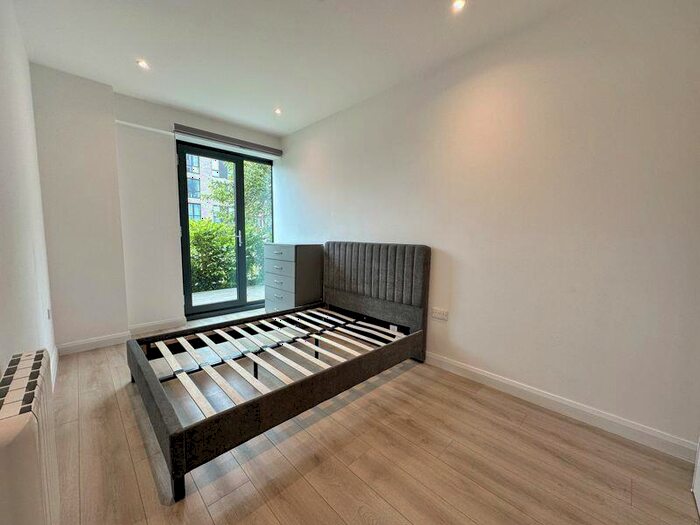 2 Bedroom Flat To Rent In Bath Road, Slough, SL1