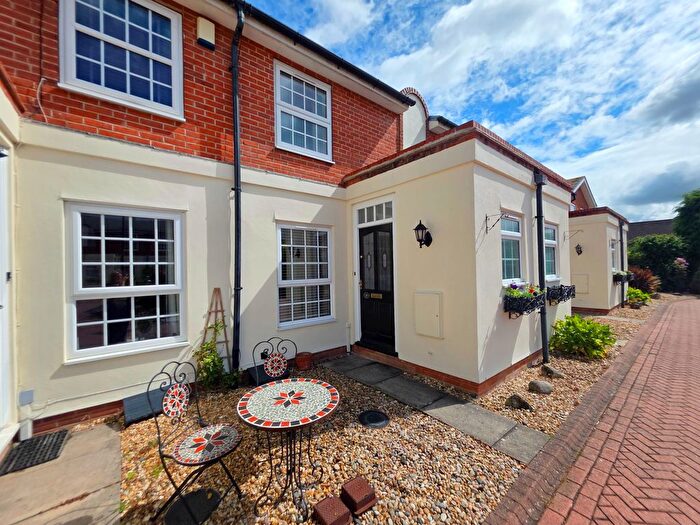 2 Bedroom Terraced House For Sale In Belgrave Court, Bawtry, DN10