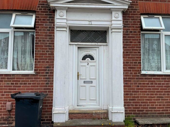 1 Bedroom Flat To Rent In Commonside, Pensnett, Brierley Hill, DY5