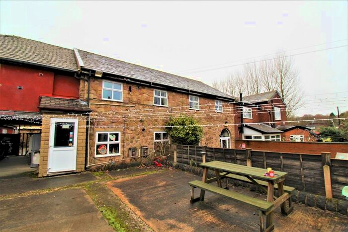 3 Bedroom Flat To Rent In Long Lane, Bury, BL9