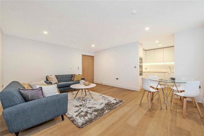 3 Bedroom Flat To Rent In New Cavendish Street, Marylebone, London, W1G